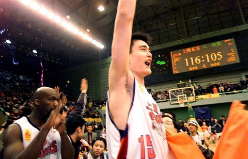 国际篮球明星争夺季后赛门票，胜者凯旋的简单介绍