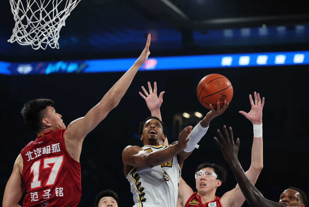 篮球青年锦标赛总决赛激烈角逐，加拿大队夺冠的简单介绍