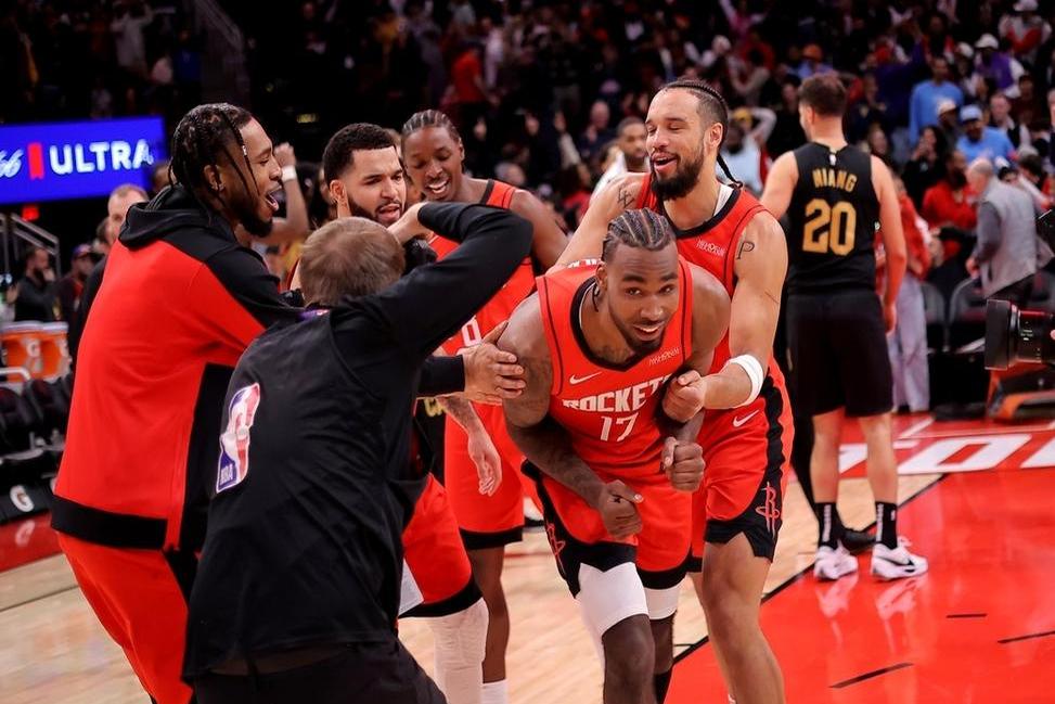 包含盖尔维诺球员在比赛中表现出色，获得胜利的词条