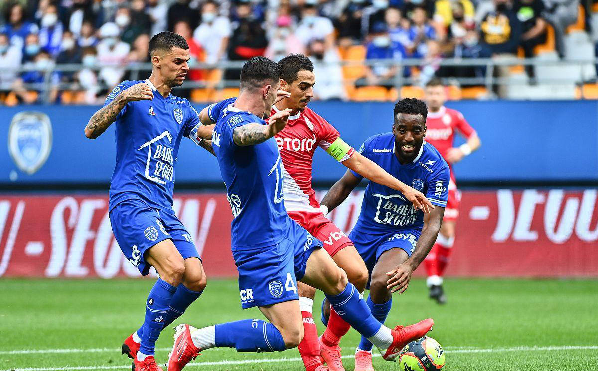 包含门将受伤！比利亚雷亚尔急寻替补的词条