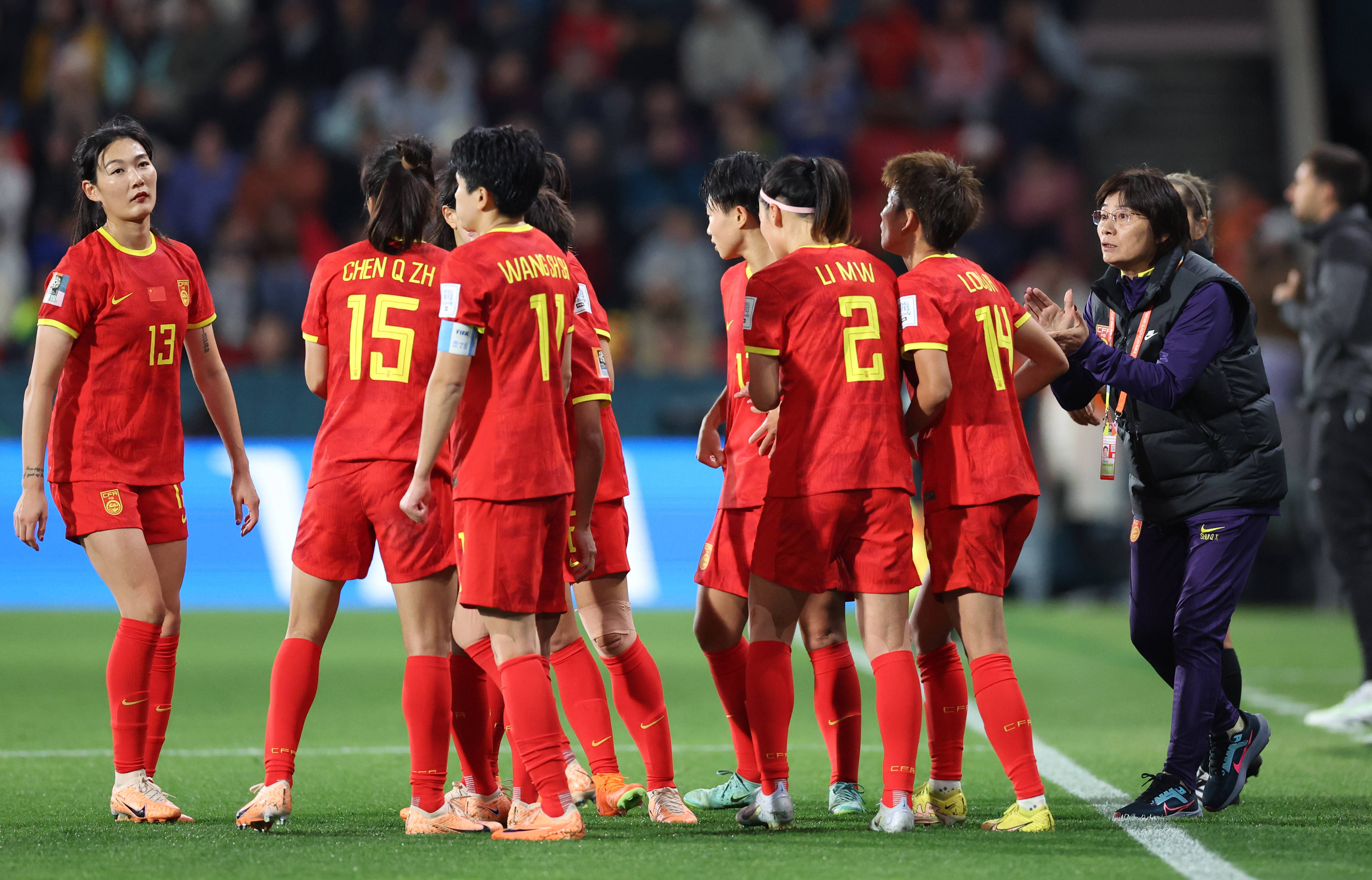 国足女足全力备战比赛，追求胜利