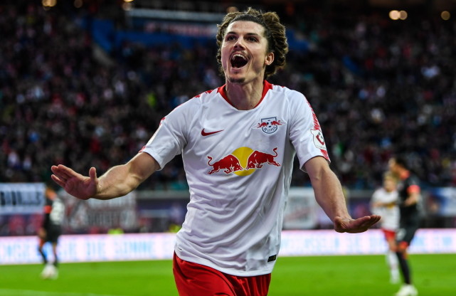 包含利物浦战平尤文图斯，晋级前景出现波动的词条