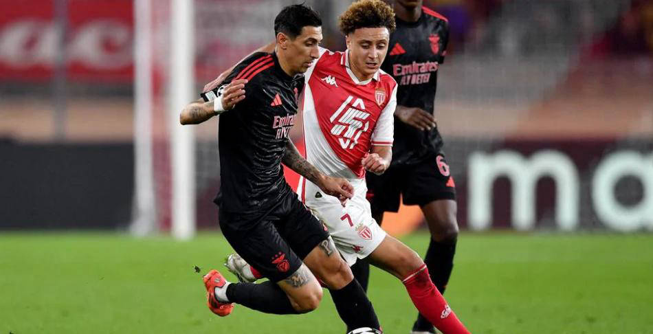 包含摩纳哥客场不敌对手，连续三场失利导致排名下滑的词条