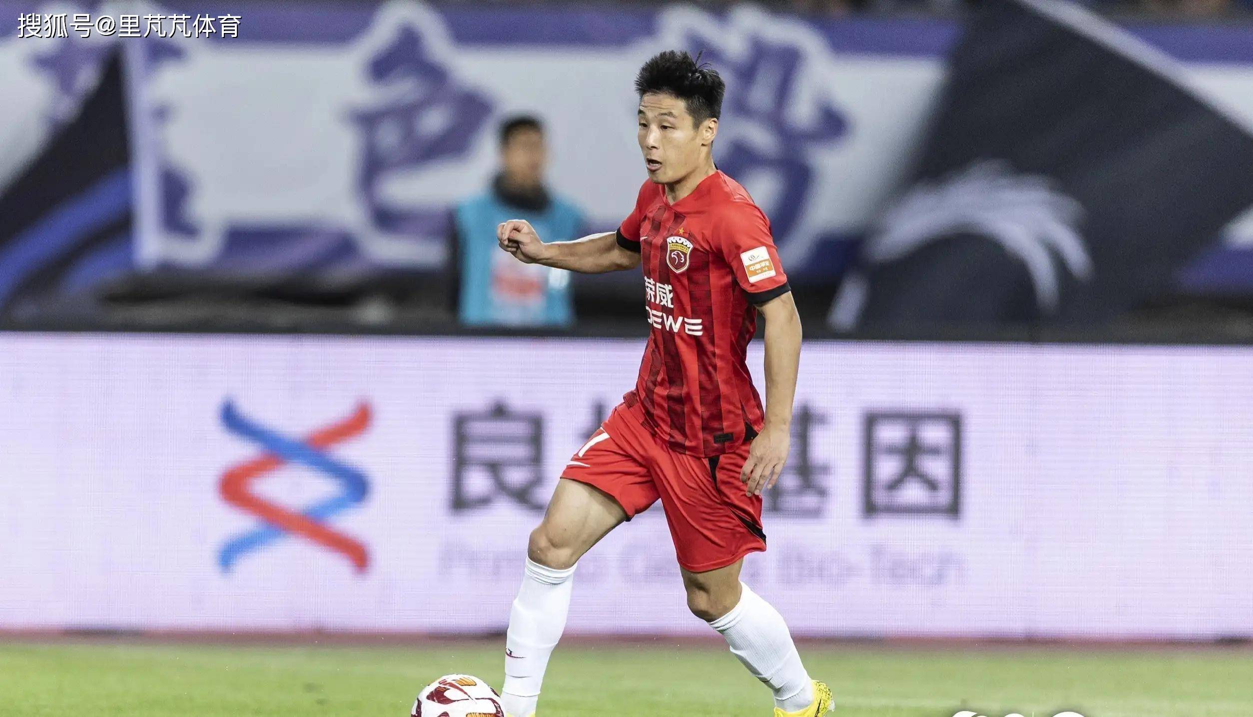 包含哈化古尔将客场对战切沃，实力暂时占优的词条