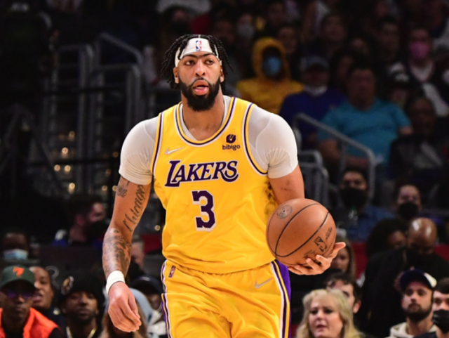 浓眉哥绝杀时刻，关键时刻神级表现点燃赛场，76人迎来胜利！